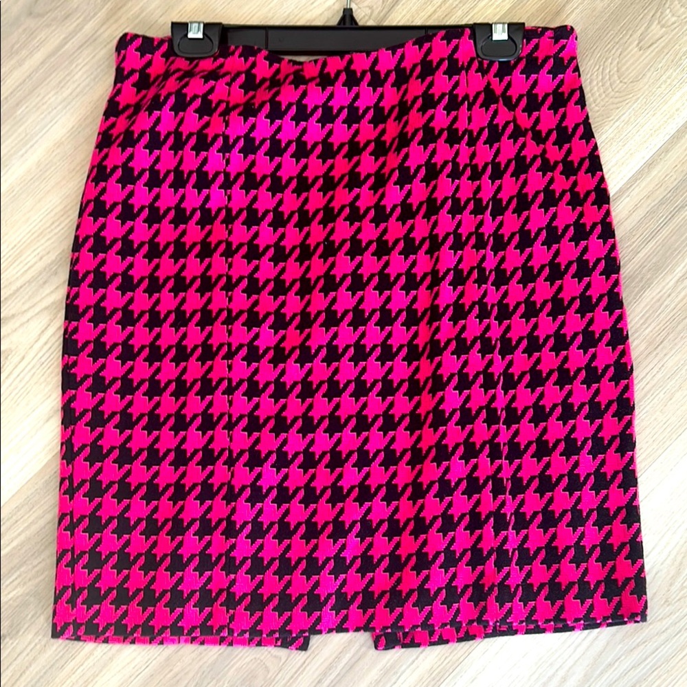 Go International Houndstooth Skirt 8 Pink Black NWOT Classic Timeless Career